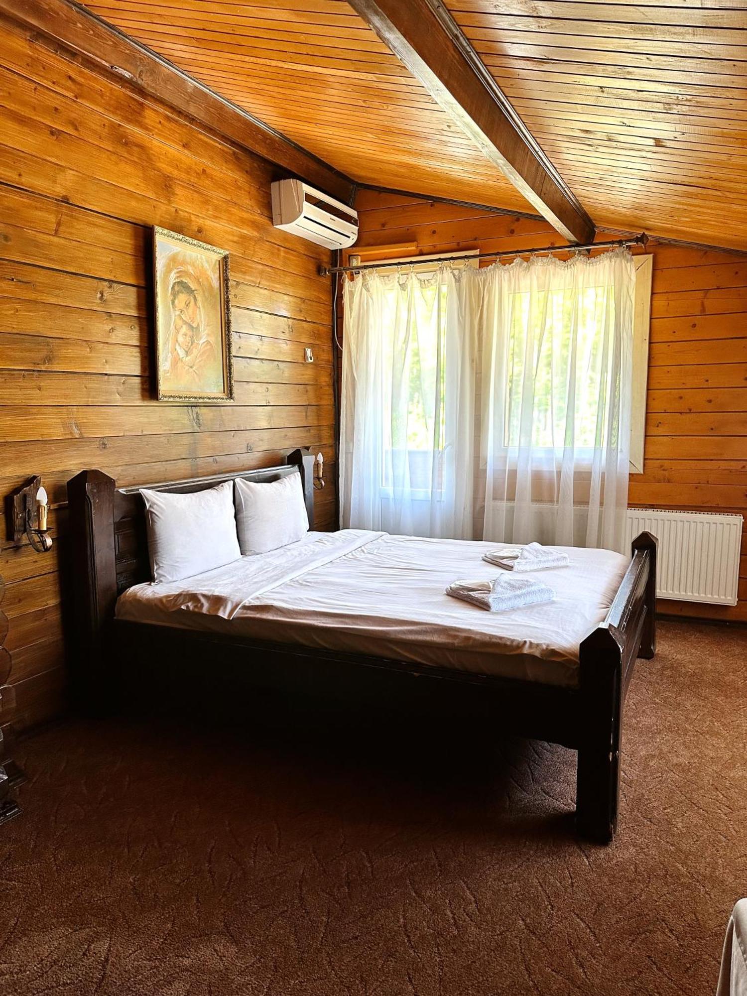 Orlyne Gnizdo Hotel Cernăuți Exterior foto