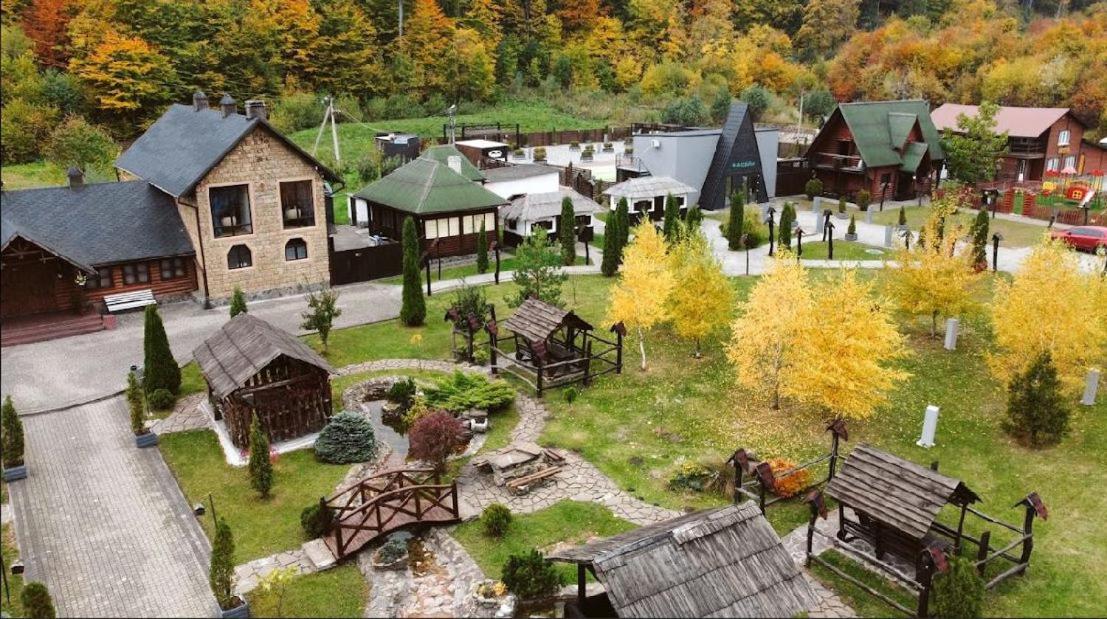 Orlyne Gnizdo Hotel Cernăuți Exterior foto
