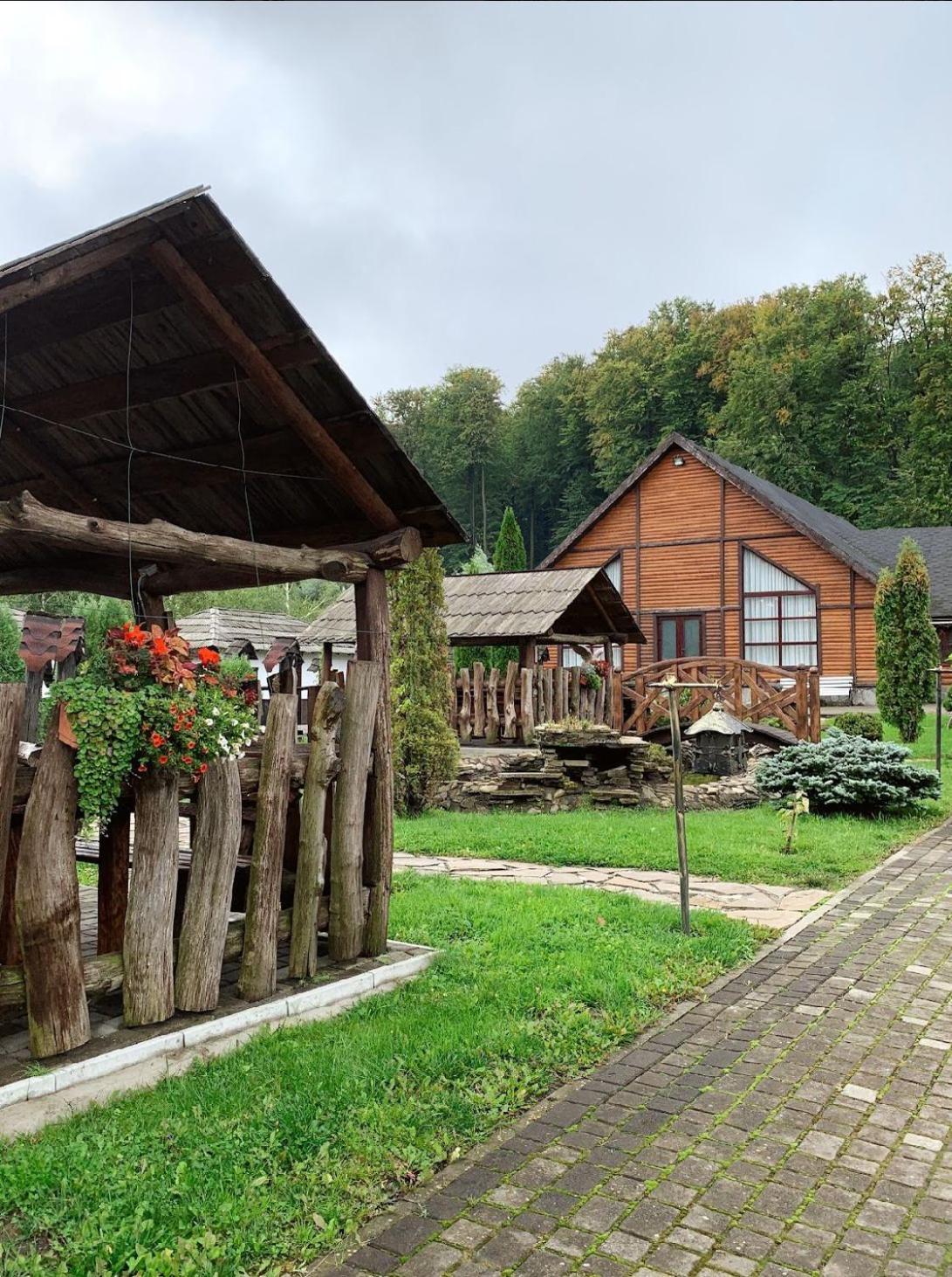 Orlyne Gnizdo Hotel Cernăuți Exterior foto