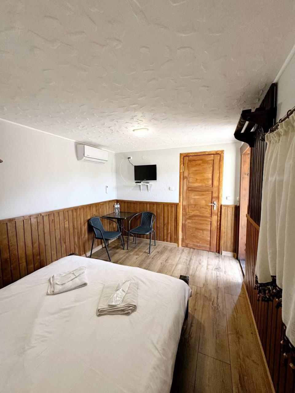 Orlyne Gnizdo Hotel Cernăuți Cameră foto
